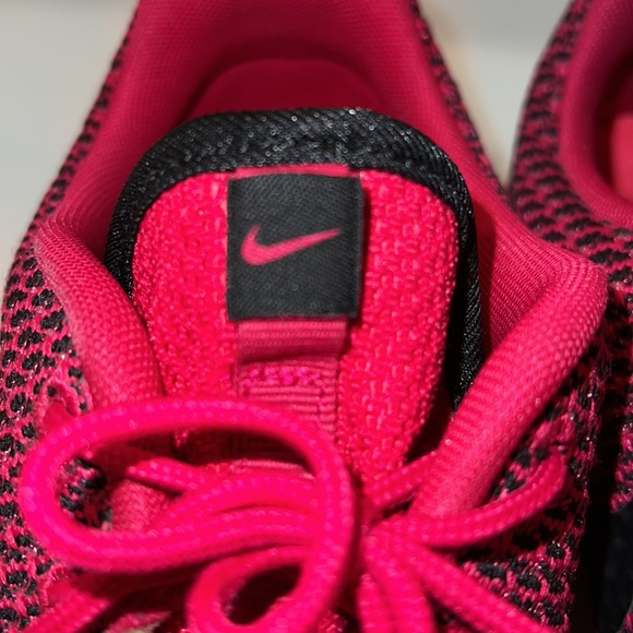 Unisex Men’s Nike Roshe Run Fuschia/Black Sneakers US 10.5 - Picture 7 of 7